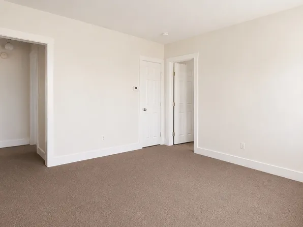 16 Coe Ave APT 2, Portland, CT 06480