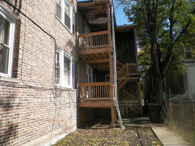 1145 W 70th St #2 — Photo 4