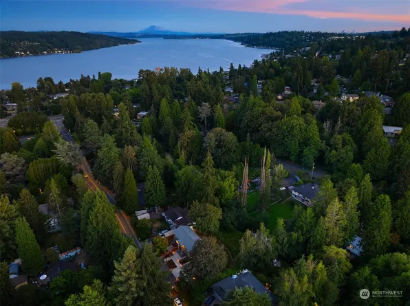17081 Brookside Boulevard NE, Lake Forest Park, WA 98155