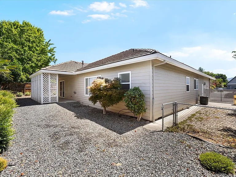 2485 Greenfield Ct — Photo 15