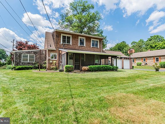 3rd image of 519 Devon Rd