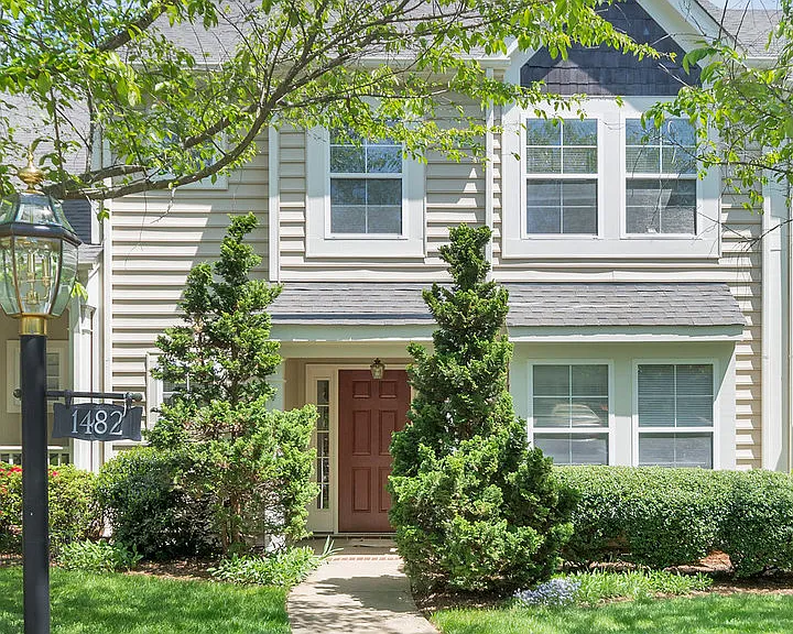 1482 Ashland Dr — Photo 1