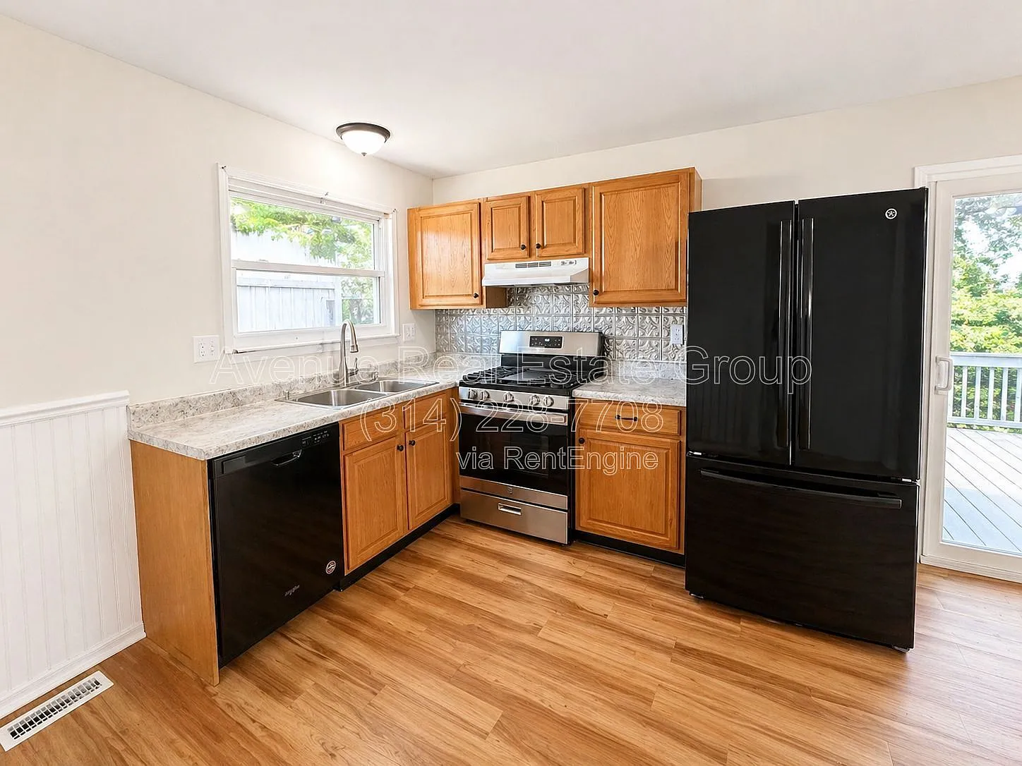3 bed, 2.5 bath, 1040 sqft, $1,690 — Photo 4