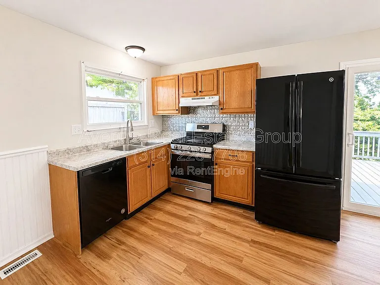 7235 Adams Ct — Photo 4