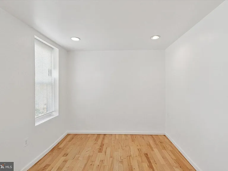 1313 S Stanley St — Photo 8
