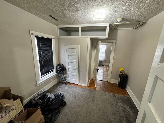 3rd image of 913 Claflin Rd