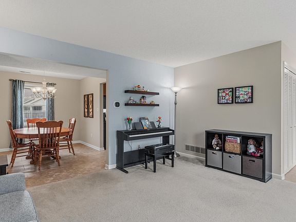 4th image of 8711 Amberly Dr