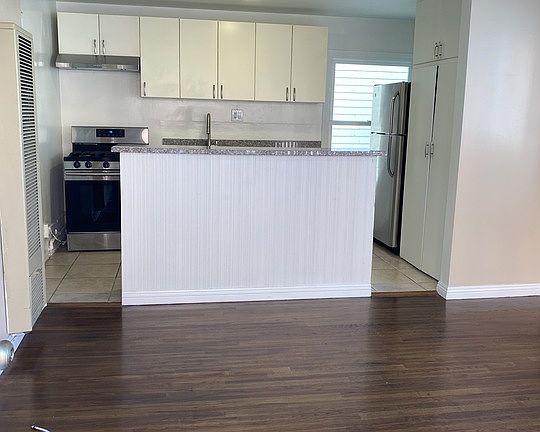 2nd image of 10438 Santa Monica Blvd APT 10