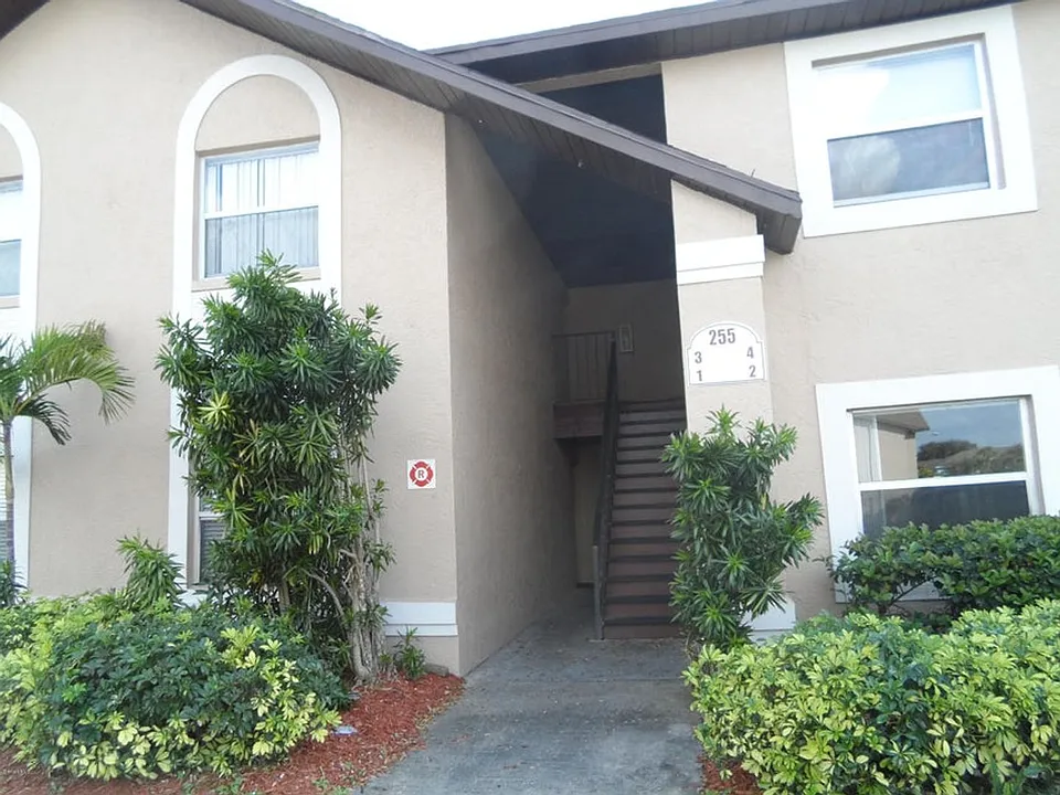 255 Spring Dr #1
