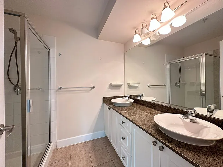4388 Bayview St — Photo 5