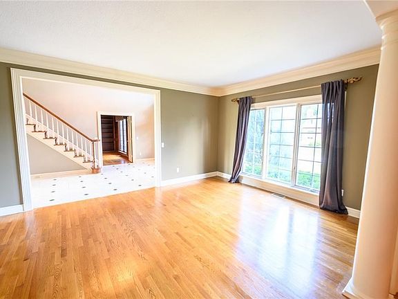 4th image of 280 Camden Ln