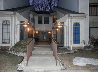 2111 Bayhead Dr, Parlin, NJ 08859