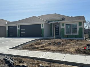 13755 NW 70th St, Parkville, MO 64152