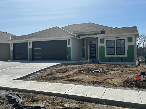 13755 NW 70th St, Parkville, MO 64152