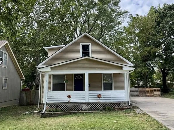 4724 Delmar St, Roeland Park, KS 66205