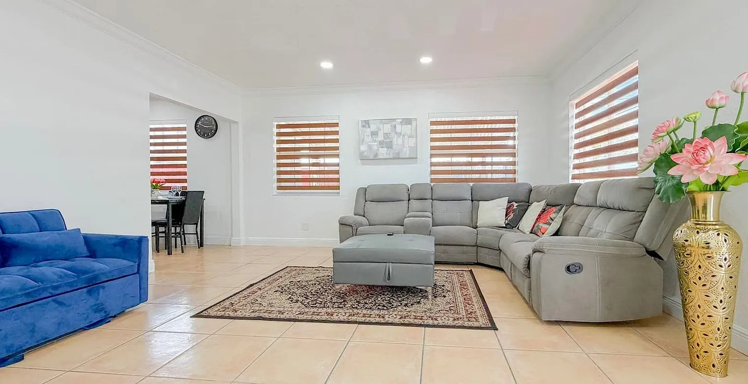 2 bed, 1.0 bath, 796 sqft, $4,227 — Photo 1