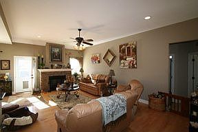 4th image of 317 Pembrooke Cir