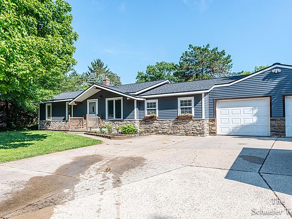 2nd image of 13427 Forest River Ct SE