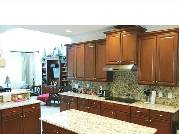 3rd image of 113 Drayton Ave
