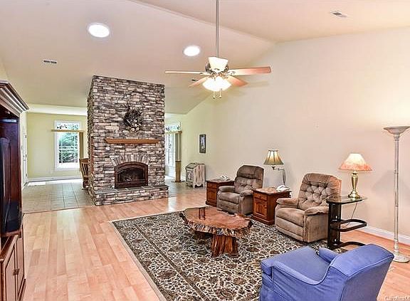 3rd image of 2563 Berne Ln #337