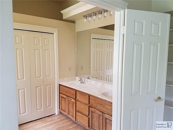 5th image of 1035 Rivertree Dr