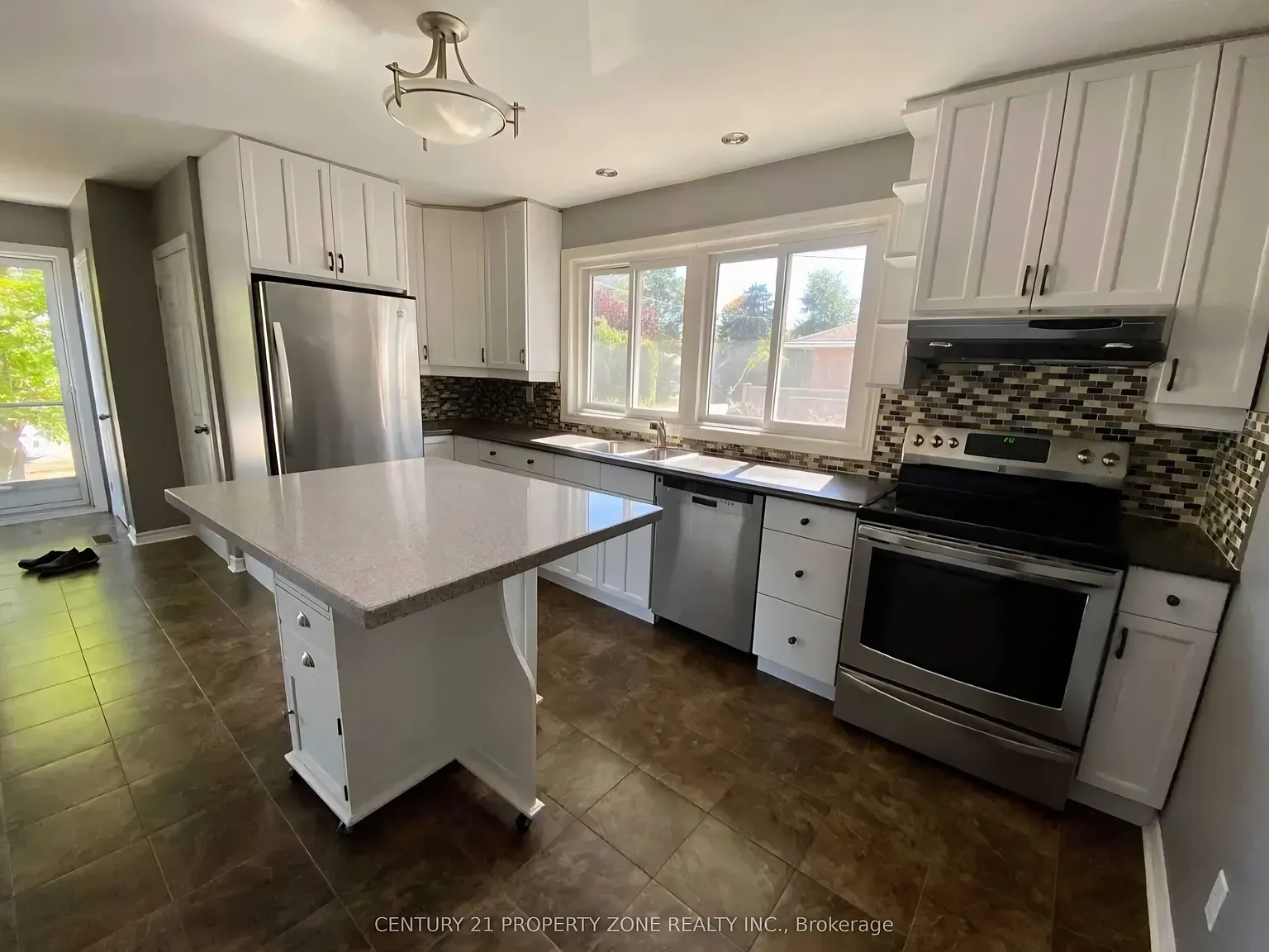 3 bed, $2,950 — Photo 4