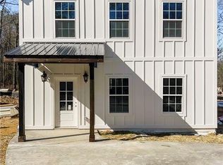 8 Holland Dr, Rome, GA 30165