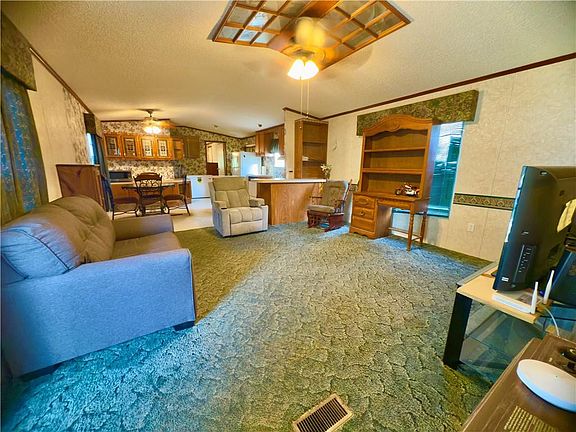 4th image of 1038 Moore Rd