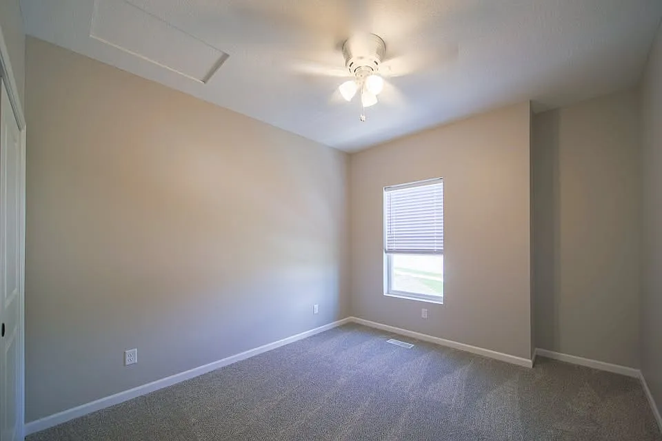 4 bed, 3.5 bath, 2600 sqft, $2,650 — Photo 4