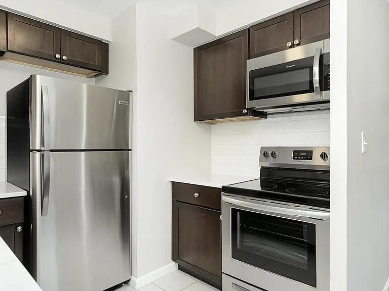 3330 Greenfield Rd #7 — Photo 9
