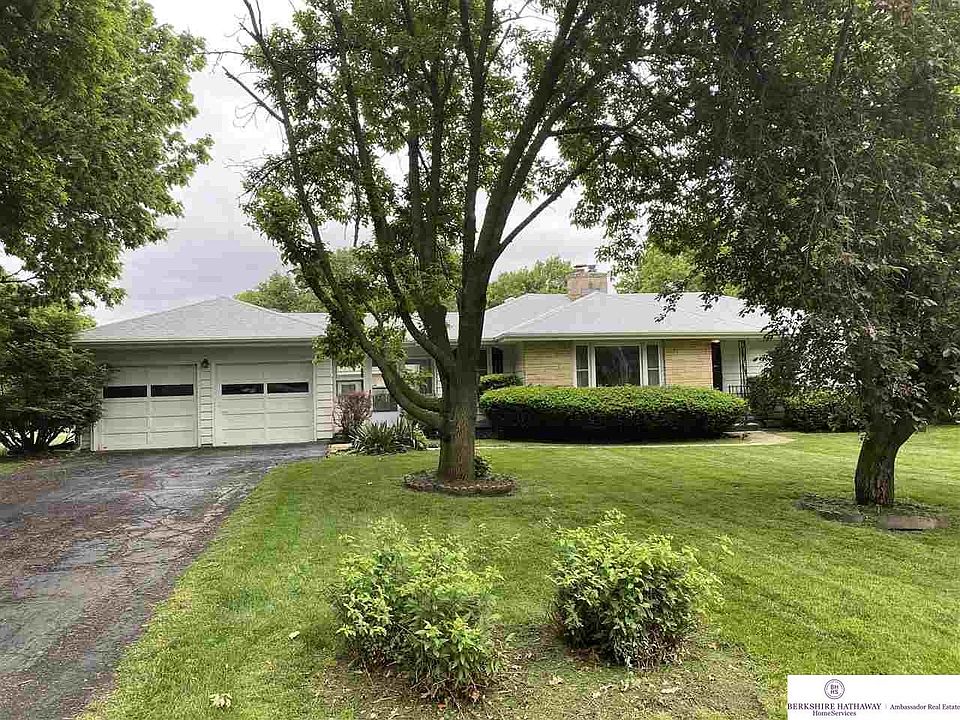 1st image of 8815 Broadmoor Dr