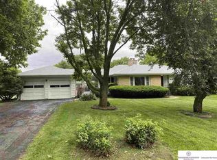 8815 Broadmoor Dr, Omaha, NE 68114