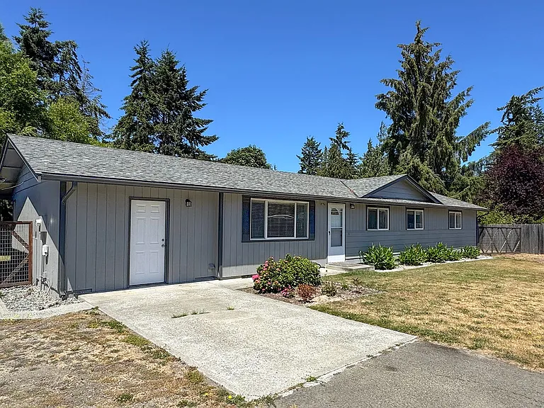 100 W Robert Pl — Photo 3