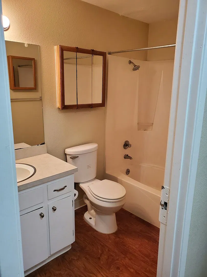 Meadow Creek Apartments — Photo 3