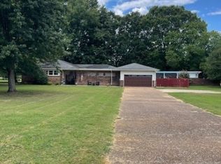 111 Grandview Dr, Lawrenceburg, TN 38464