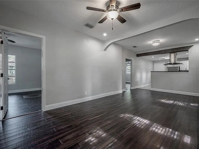 1222 E Curtis St — Photo 5