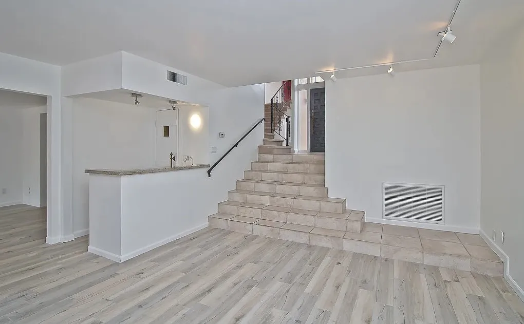 3 bed, 2993 sqft, $4,850 — Photo 4