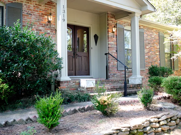 1319 Pinecrest Dr, Tupelo, MS 38804