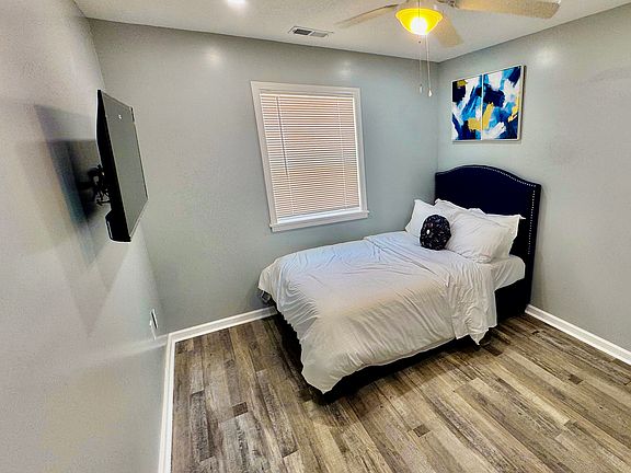 3rd image of 3228 Stratton Ln