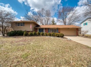 103 Parkview Dr, Bloomington, IL
