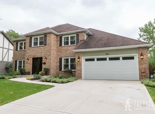 812 Lyndhurst Ct, Naperville, IL 60563