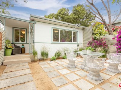 705 N Hoover St, Los Angeles, CA, 90029