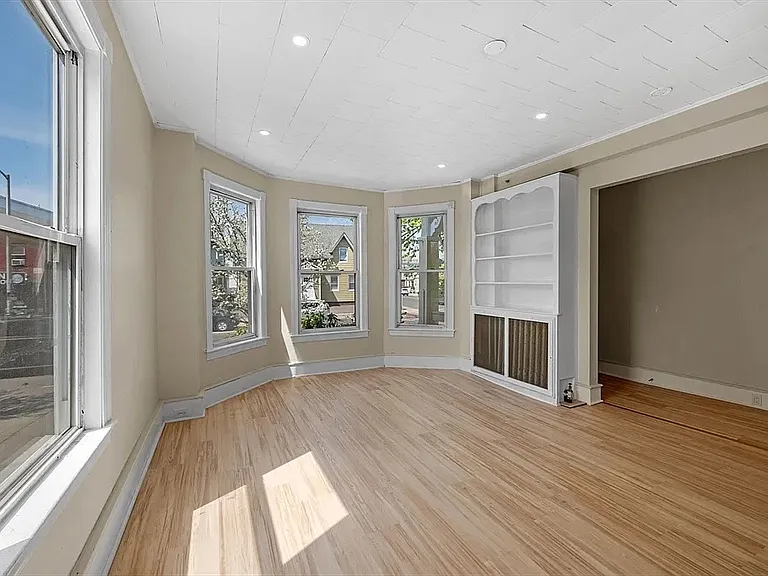 4-4-4A Broad St #1 — Photo 8