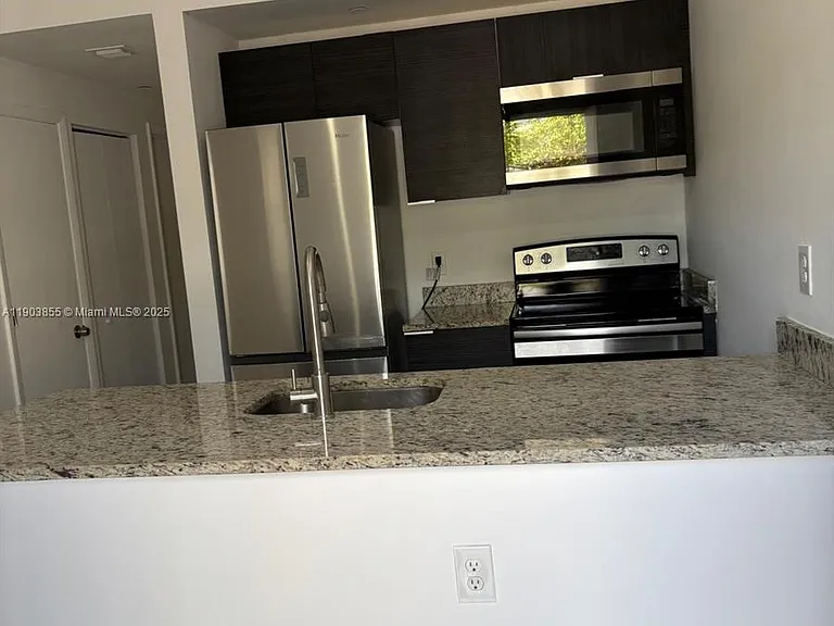 423 E 27th St #101 — Photo 6