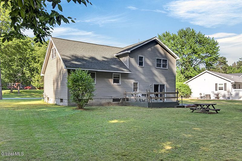 3rd image of 68 Wineberry Lane