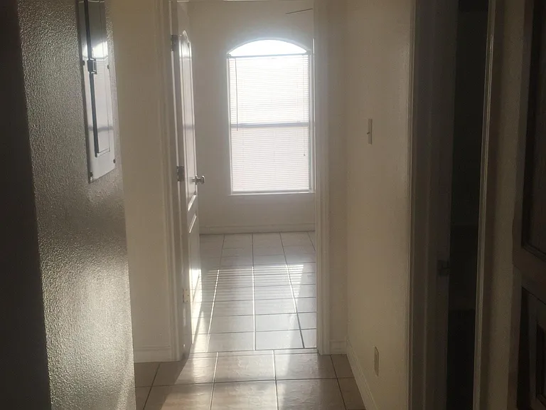 5005 San Francisco Ave — Photo 11