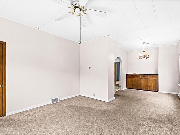 3rd image of 155 W Myrtle St