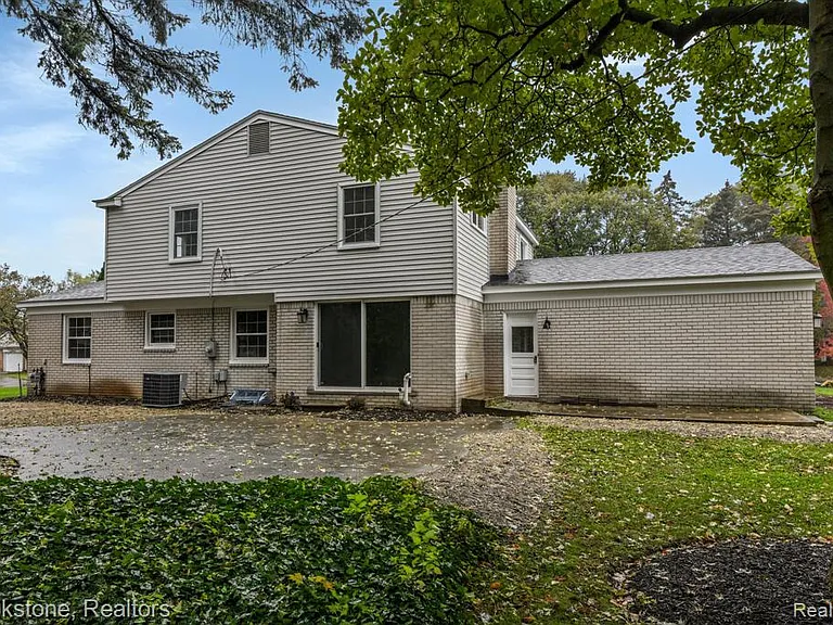 165 Woodedge Dr — Photo 33