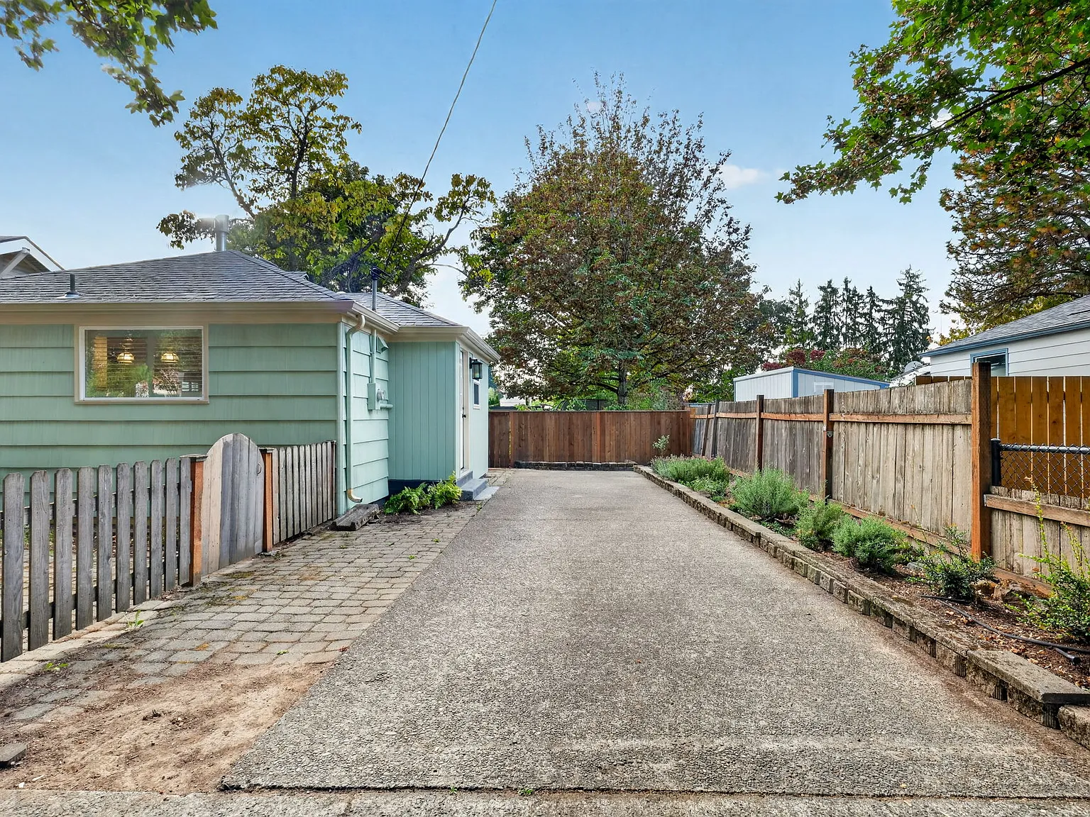 4975 SW Main Ave — Photo 2