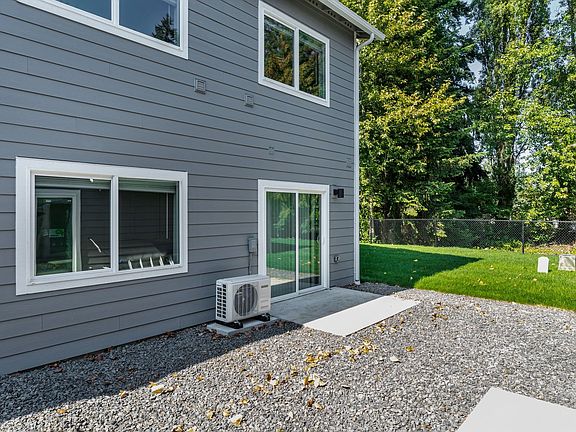 4th image of 208 E Stella St #208-23